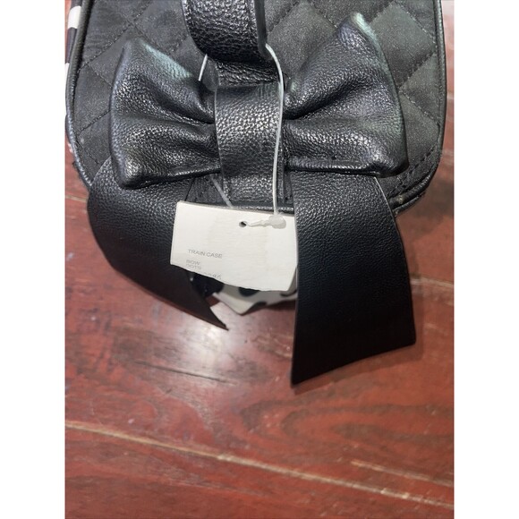 Betsey Johnson Bow Top Train Case Bag Travel Makeup Cosmetics Weekend NEW - Picture 9 of 12